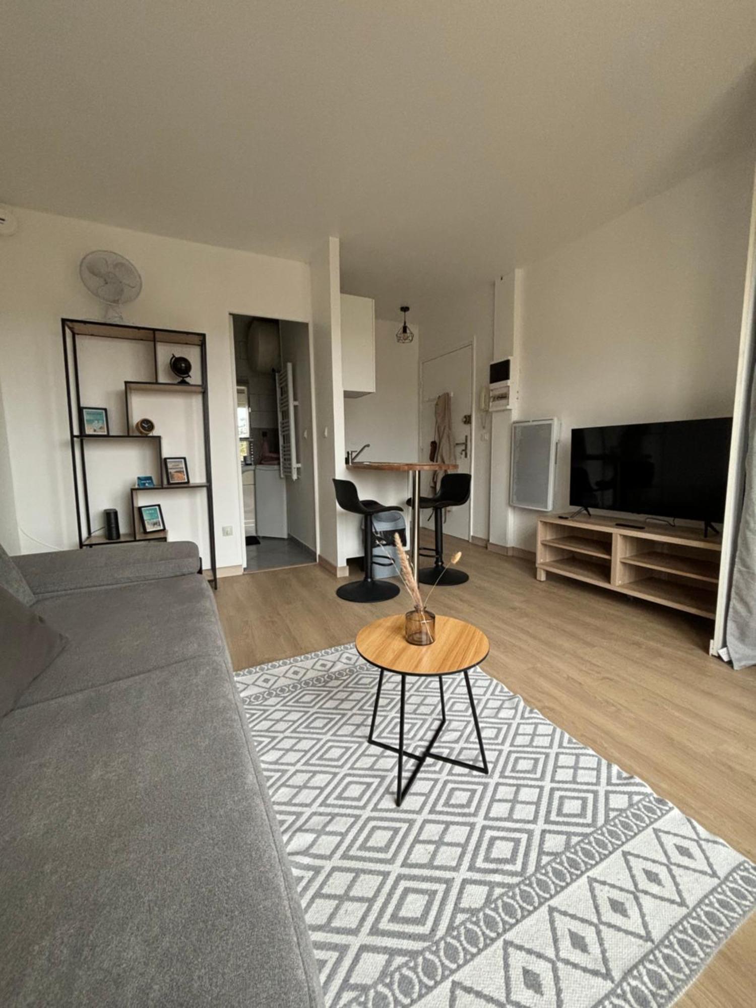 L'Escale, Studio Proche Gare Melun Avec Parking Prive Dammarie-lè-Lys 外观 照片